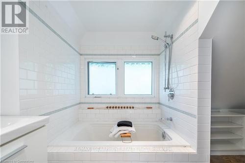 56 Newton Avenue, Hamilton, ON - Indoor Photo Showing Bathroom