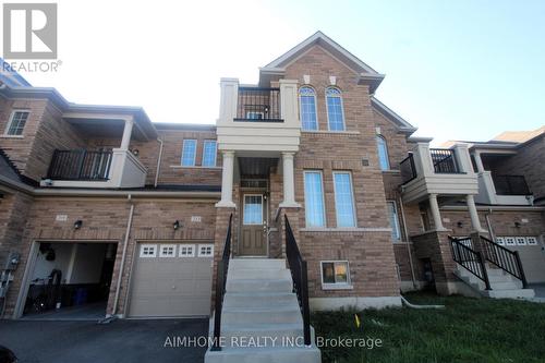 213 Laker Court, Newmarket, ON - Outdoor With Facade