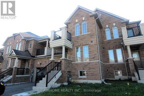 213 Laker Court, Newmarket, ON - Outdoor With Facade