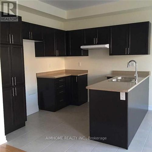 213 Laker Court, Newmarket, ON - Indoor Photo Showing Kitchen With Double Sink