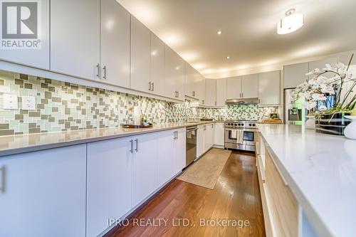 294 Valermo Drive, Toronto, ON - Indoor Photo Showing Kitchen With Upgraded Kitchen