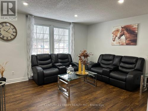 17 Benroyal Crescent, Toronto, ON - Indoor Photo Showing Living Room