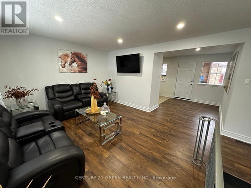 17 Benroyal Crescent, Toronto, ON - Indoor Photo Showing Living Room