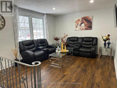 17 Benroyal Crescent, Toronto, ON - Indoor Photo Showing Living Room