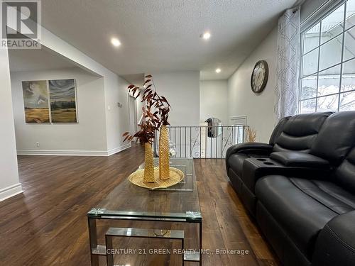 17 Benroyal Crescent, Toronto, ON - Indoor Photo Showing Other Room