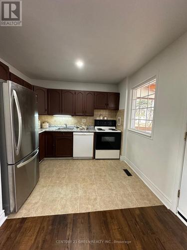 17 Benroyal Crescent, Toronto, ON - Indoor Photo Showing Kitchen