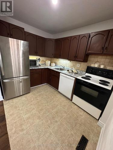 17 Benroyal Crescent, Toronto, ON - Indoor Photo Showing Kitchen