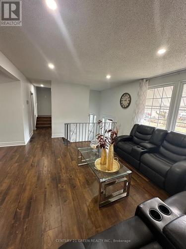 17 Benroyal Crescent, Toronto, ON - Indoor Photo Showing Living Room