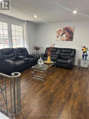 17 Benroyal Crescent, Toronto, ON - Indoor Photo Showing Living Room