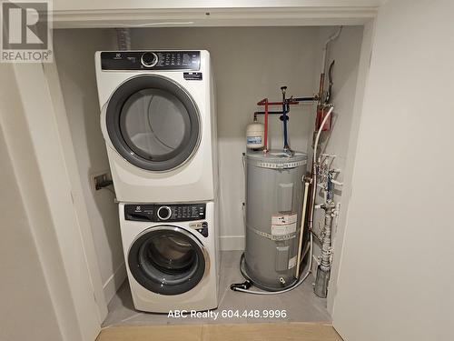 7Xx W 53 Street, Vancouver, BC - Indoor Photo Showing Laundry Room