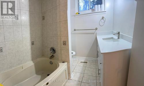 14 Sherwood Forest Drive, Markham, ON - Indoor Photo Showing Bathroom