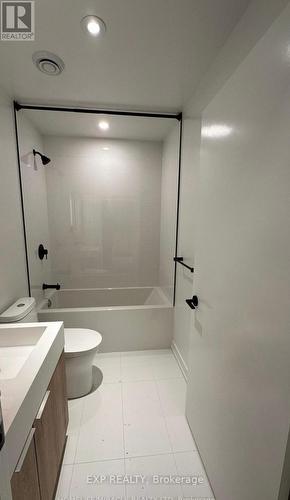 802 - 117 Broadway Avenue, Toronto, ON - Indoor Photo Showing Bathroom