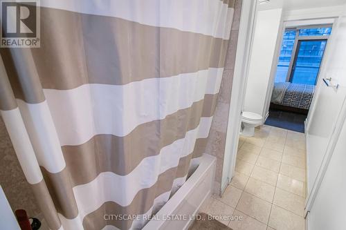 3910 - 12 York Street, Toronto, ON - Indoor Photo Showing Bathroom