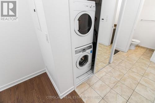 3910 - 12 York Street, Toronto, ON - Indoor Photo Showing Laundry Room