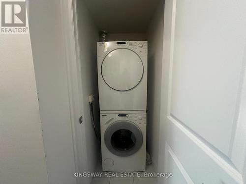 504 - 1 Bedford Road, Toronto, ON - Indoor Photo Showing Laundry Room