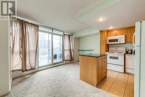 408 - 8 York Street, Toronto, ON - Indoor Photo Showing Kitchen