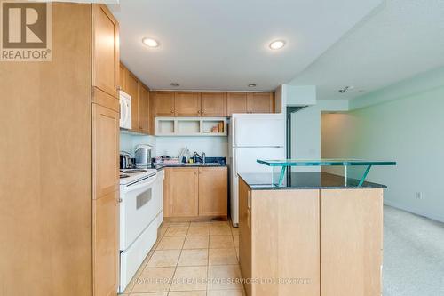 408 - 8 York Street, Toronto, ON - Indoor Photo Showing Kitchen