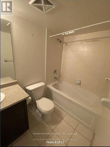 509 - 19 Grand Trunk Crescent, Toronto, ON - Indoor Photo Showing Bathroom