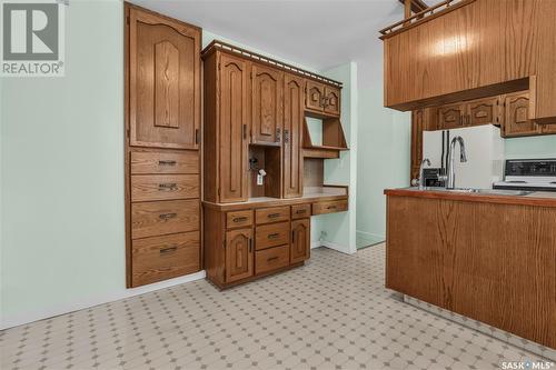 58 Hammond Road, Regina, SK - Indoor Photo Showing Kitchen