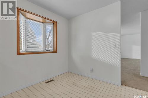 58 Hammond Road, Regina, SK - Indoor Photo Showing Kitchen