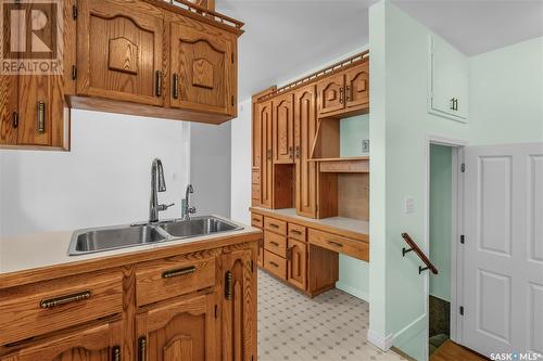 58 Hammond Road, Regina, SK - Indoor Photo Showing Kitchen