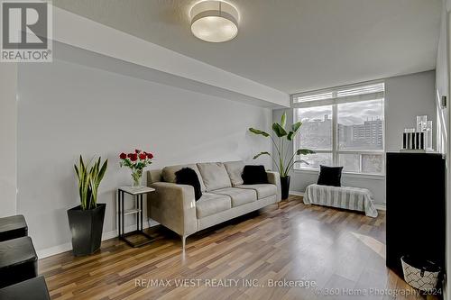 312 - 2772 Keele Street, Toronto, ON - Indoor Photo Showing Living Room