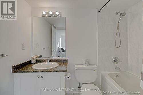 312 - 2772 Keele Street, Toronto, ON - Indoor Photo Showing Bathroom