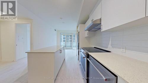 401 - 8960 Jane Street, Vaughan, ON - Indoor Photo Showing Kitchen