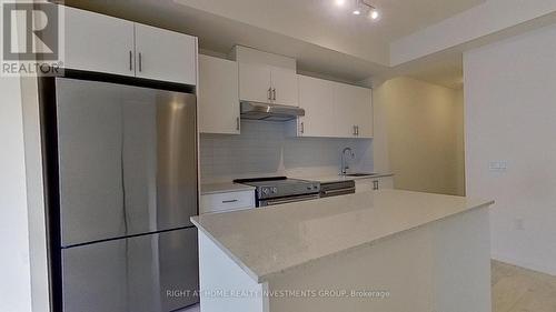 401 - 8960 Jane Street, Vaughan, ON - Indoor Photo Showing Kitchen