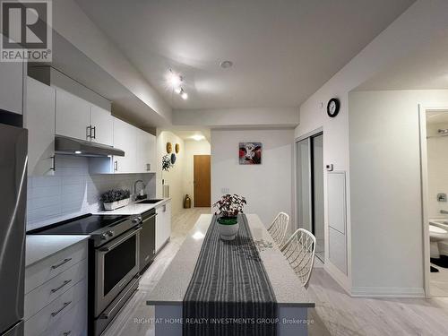 401 - 8960 Jane Street, Vaughan, ON - Indoor Photo Showing Kitchen With Stainless Steel Kitchen