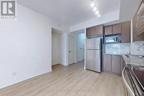 807 - 38 Cedarland Drive, Markham, ON - Indoor Photo Showing Kitchen With Stainless Steel Kitchen