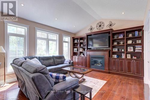 196 Birchwood Avenue, Kincardine, ON - Indoor Photo Showing Living Room With Fireplace