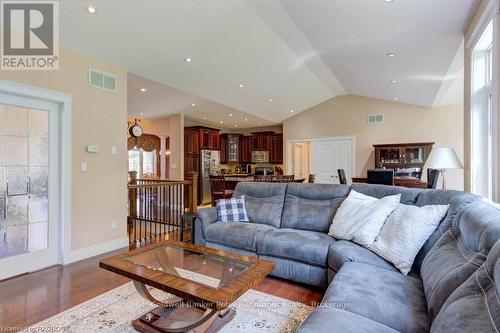 196 Birchwood Avenue, Kincardine, ON - Indoor Photo Showing Living Room