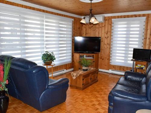 Living room - 660 Rue Côté, Drummondville, QC - Indoor Photo Showing Living Room