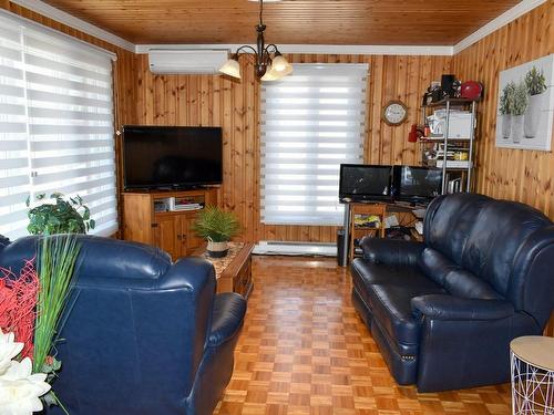 Living room - 660 Rue Côté, Drummondville, QC - Indoor Photo Showing Living Room