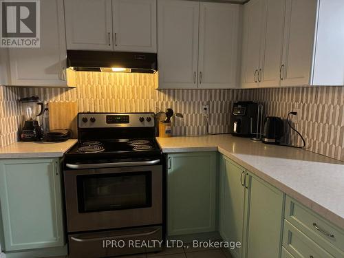 2 Stedford Crescent S, Brampton, ON - Indoor Photo Showing Kitchen