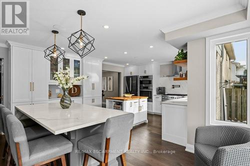 504 Mathewman Crescent, Burlington, ON - Indoor Photo Showing Dining Room