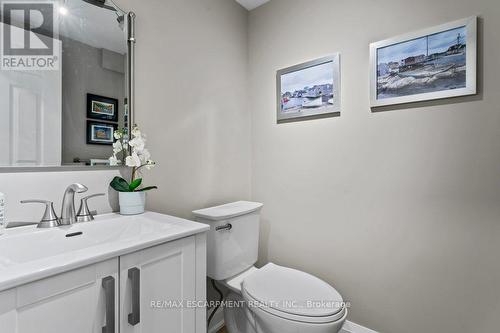 504 Mathewman Crescent, Burlington, ON - Indoor Photo Showing Bathroom