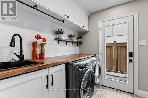 504 Mathewman Crescent, Burlington, ON - Indoor Photo Showing Laundry Room