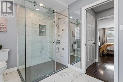 504 Mathewman Crescent, Burlington, ON - Indoor Photo Showing Bathroom