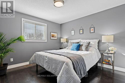 504 Mathewman Crescent, Burlington, ON - Indoor Photo Showing Bedroom