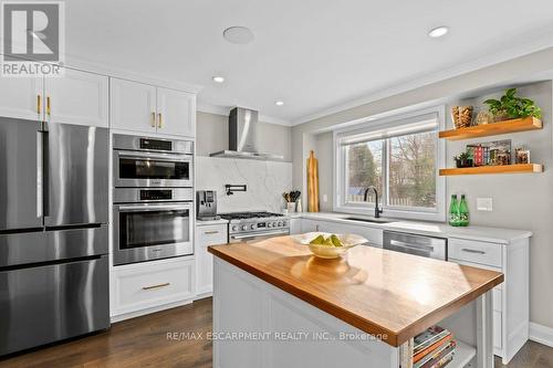 504 Mathewman Crescent, Burlington, ON - Indoor Photo Showing Kitchen