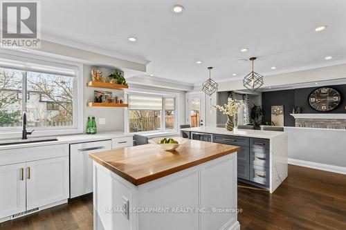 504 Mathewman Crescent, Burlington, ON - Indoor Photo Showing Kitchen