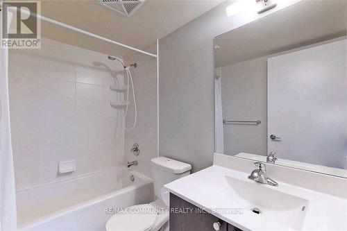 715 - 181 Village Green Square, Toronto, ON - Indoor Photo Showing Bathroom