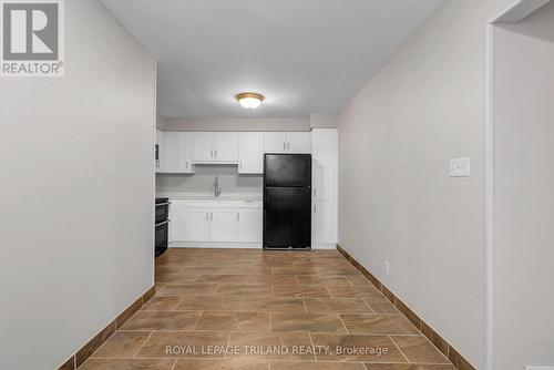 Unit A - 197A Cedarvale Crescent, Waterloo, ON - Indoor Photo Showing Kitchen