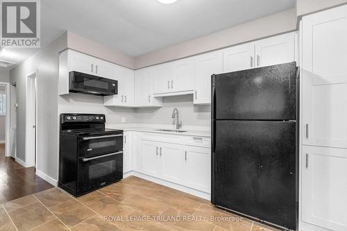 Unit A - 197A Cedarvale Crescent, Waterloo, ON - Indoor Photo Showing Kitchen