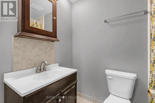 Unit A - 197A Cedarvale Crescent, Waterloo, ON - Indoor Photo Showing Bathroom