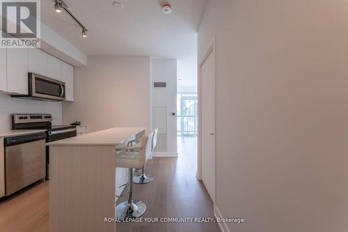 707 - 859 The Queensway, Toronto, ON - Indoor Photo Showing Kitchen