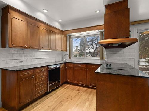 Kitchen - 1909 Crois. Surrey, Mont-Royal, QC - Indoor Photo Showing Kitchen