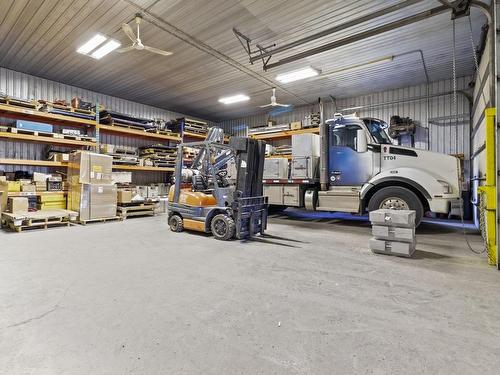 Garage - 20 Rue Patenaude, Saint-Isidore, QC - Indoor Photo Showing Garage